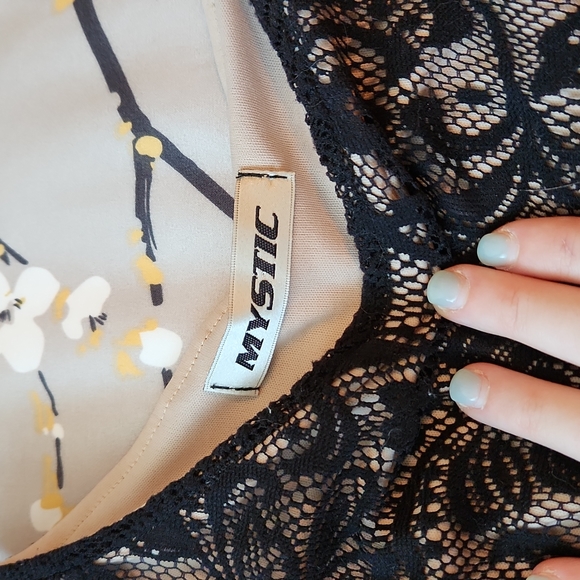 Lace Sleeved Dress - Picture 2 of 8